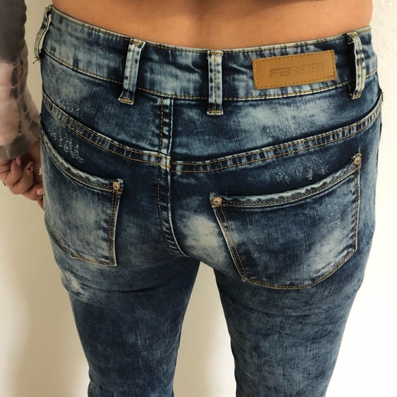 Distressed jeans - Picture 4 of 8